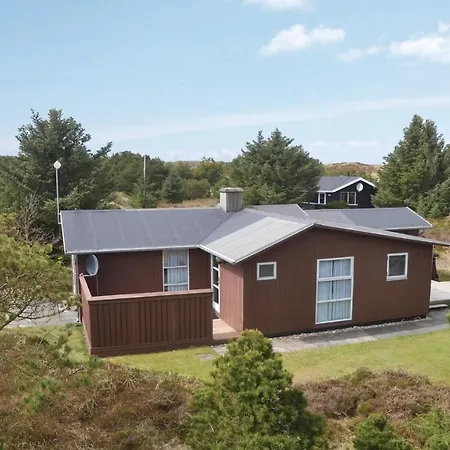 Semesterbostad Three-bedroom Holiday In Oksbøl