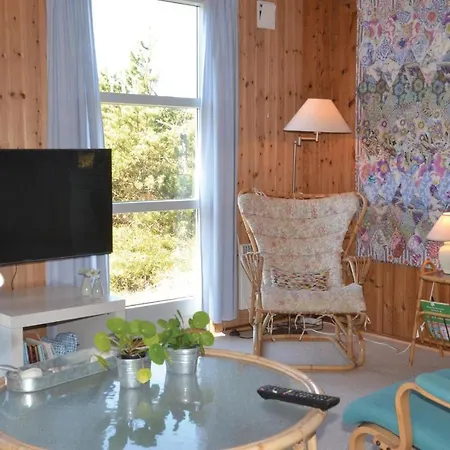 Three-bedroom Holiday In Oksbøl