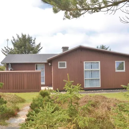 Three-bedroom Holiday In Semesterbostad Oksbøl